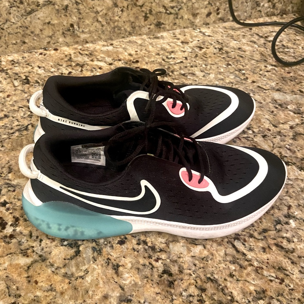 Nike Joyride running shoe. Men’s size 9.